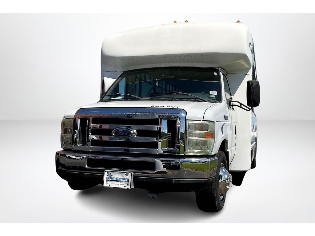 2008 Ford E-450 Super Duty — rear three-quarter view