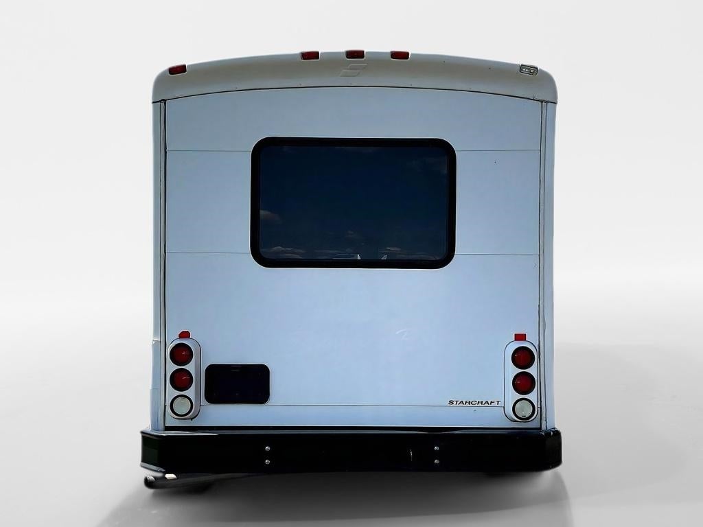2008 Ford E-450 Super Duty — interior view