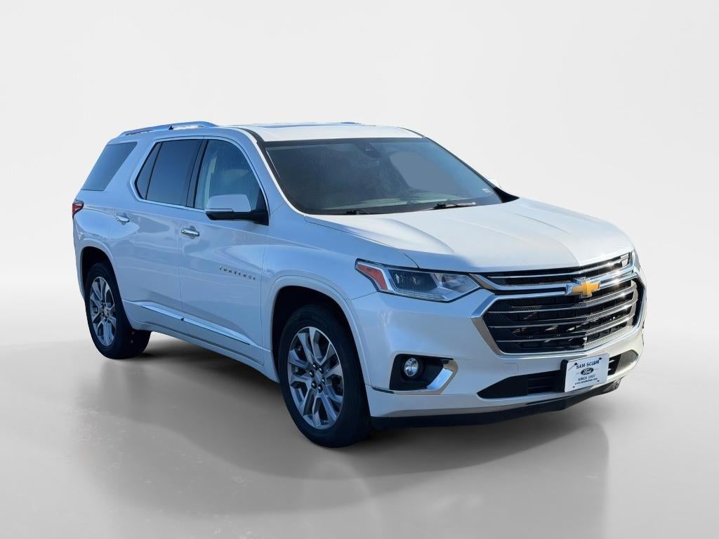 2021 Chevrolet Traverse Premier in Iridescent Pearl Tricoat — front three-quarter view