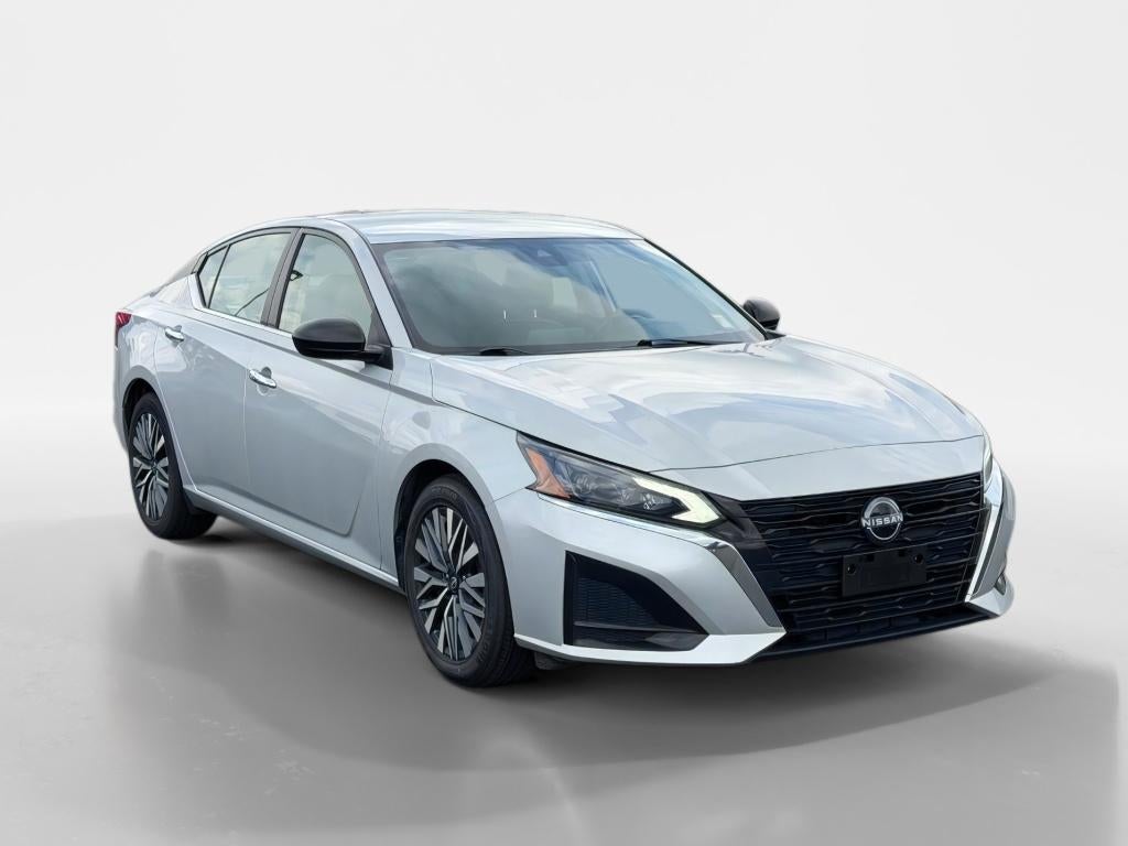 2024 Nissan Altima 2.5 SV in Brilliant Silver Metallic — front three-quarter view