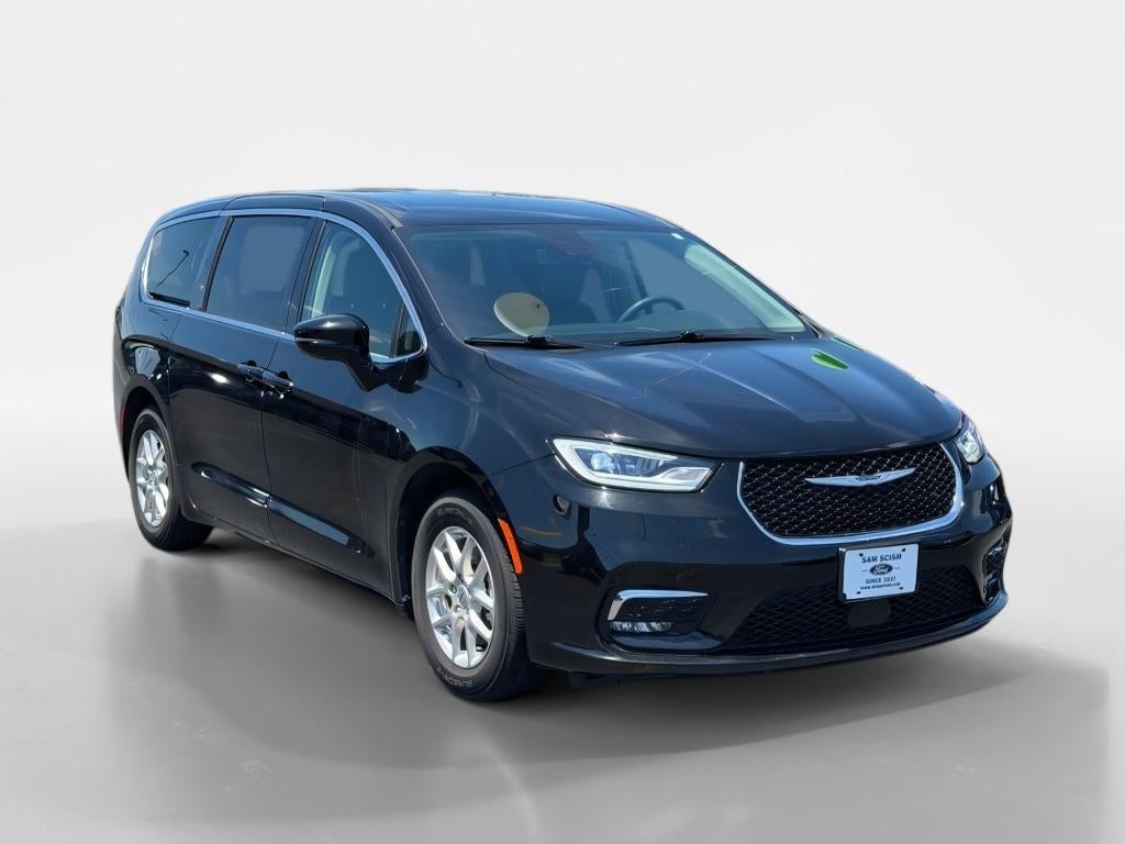 2024 Chrysler Pacifica Touring L in Diamond Black Crystal Pearlcoat — front three-quarter view