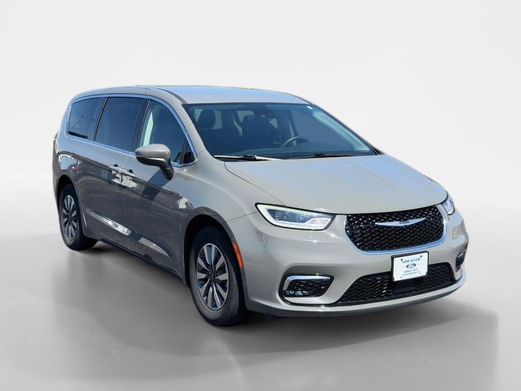 2023 Chrysler Pacifica Hybrid Touring L in Ceramic Gray Clearcoat — front three-quarter view